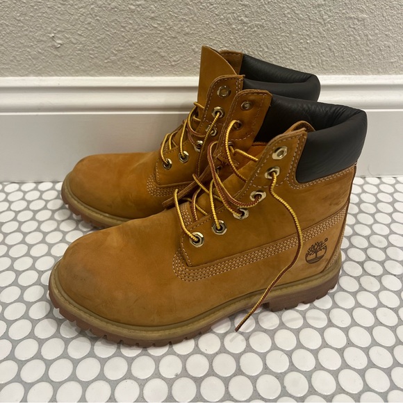 Timberland Shoes - Timberland Boots (wheat/ brown women’s size 7)